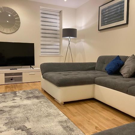 Amazing 2 Bed 2 Bath Private Apartment Watford  Exterior foto