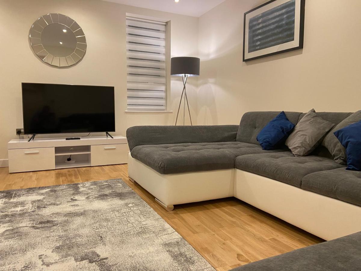Amazing 2 Bed 2 Bath Private Apartment Watford  Exterior foto