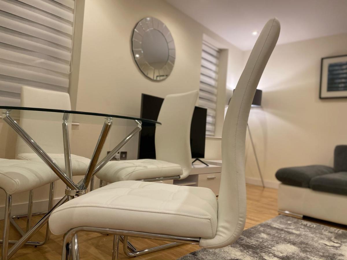 Amazing 2 Bed 2 Bath Private Apartment Watford  Exterior foto
